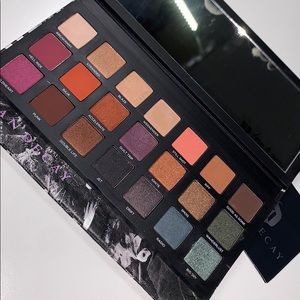 Urban Decay Born to Run palette w new makeup bag